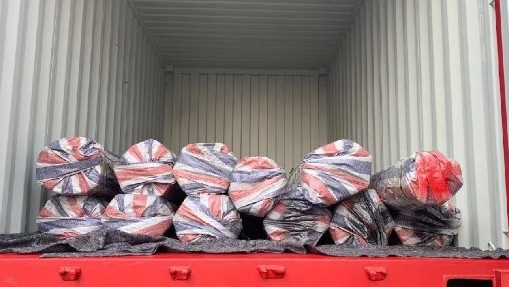新年第一批出口装箱